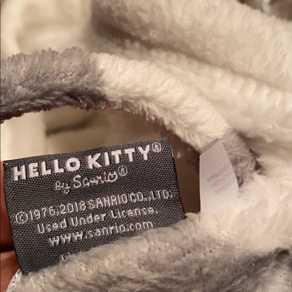 🎉Only 1 left🎉❤️{Hello Kitty} Hooded Robe❤️❤️❤️❤️ - Picture 8 of 8